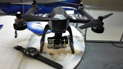 2016 CES惊现一款用嘴飞的无人机FLYPRO XEagle | 雷锋网